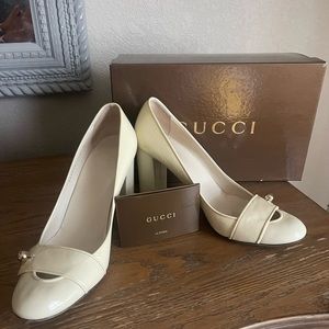 Beautiful Gucci Mystic White Patent Leather Pumps Size 9